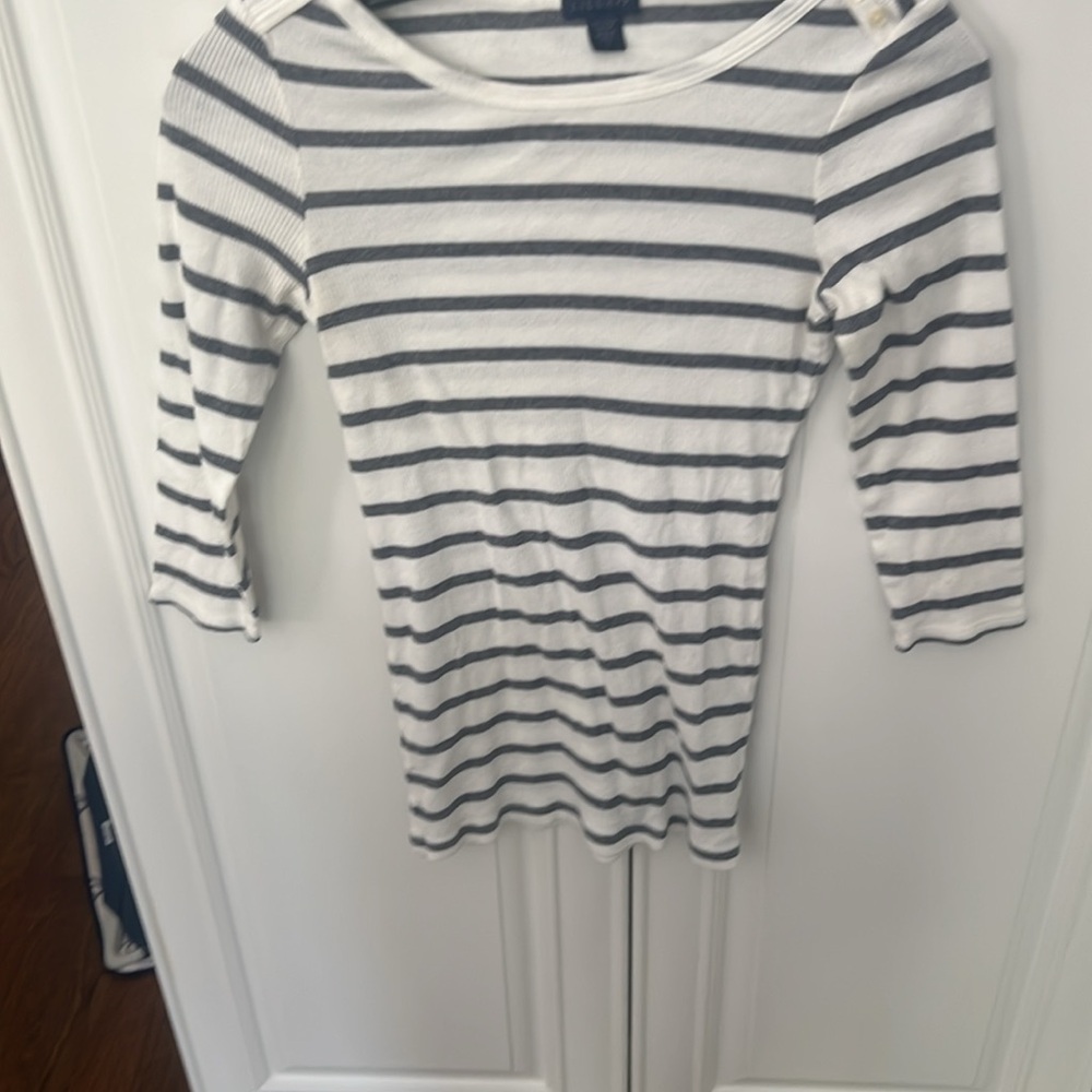 Lilla PWhite and Gray Fitted 3/4 Sleeve Blouse - Picture 5 of 6